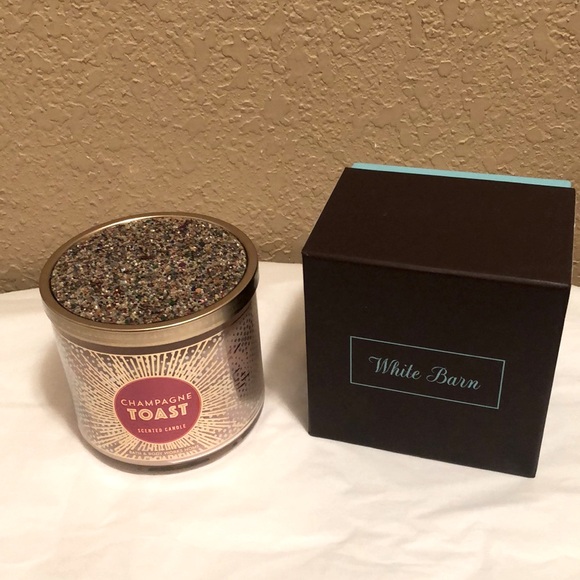 NWT & NIB Limited Edition Champagne Toast 3 wick Candle & Decorative Glitter Lid - Picture 4 of 11